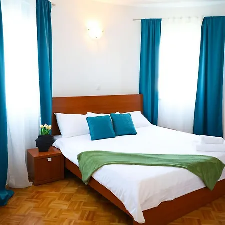 Zadar, The Florens - Near The With The New Pool & Garden, Bbq And Kids Playground Zára