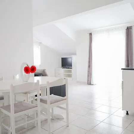 Zadar, The Florens - Near The With The New Pool & Garden, Bbq And Kids Playground