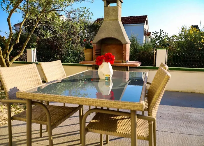 Lägenhet Zadar, The Florens - Near The With The New Pool & Garden, Bbq And Kids Playground