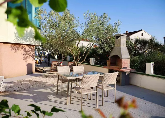 Lägenhet Zadar, The Florens - Near The With The New Pool & Garden, Bbq And Kids Playground Zadar