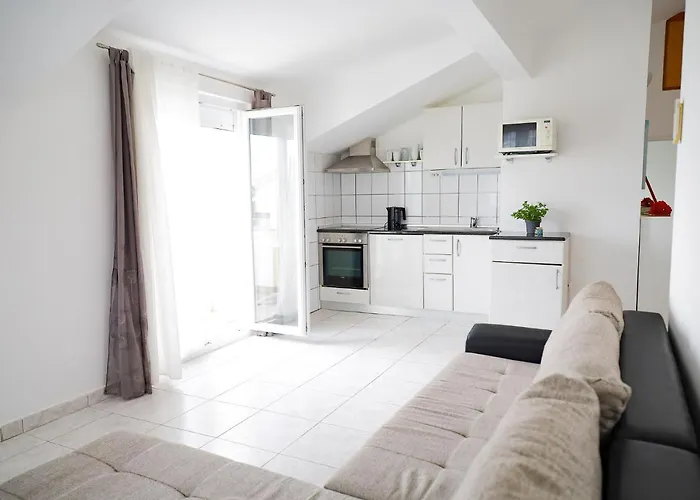 Lägenhet Zadar, The Florens - Near The With The New Pool & Garden, Bbq And Kids Playground