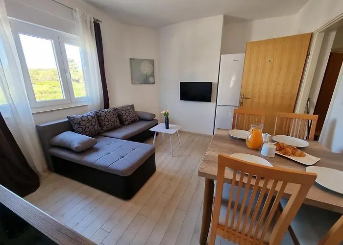 Lägenhet Zadar, The Florens - Near The With The New Pool & Garden, Bbq And Kids Playground *