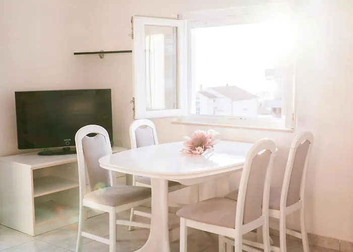 Lägenhet Zadar, The Florens - Near The With The New Pool & Garden, Bbq And Kids Playground *