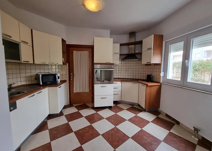 Lägenhet Zadar, The Florens - Near The With The New Pool & Garden, Bbq And Kids Playground *