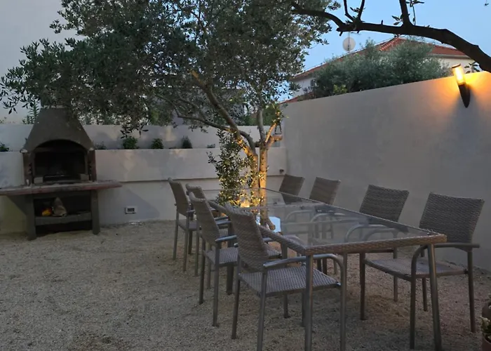 Lägenhet Zadar, The Florens - Near The With The New Pool & Garden, Bbq And Kids Playground *