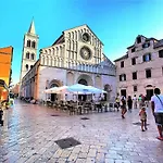Lejlighed Zadar, The Florens - Near The With The New Pool & Garden, Bbq And Kids Playground *