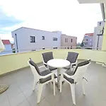 Lejlighed Zadar, The Florens - Near The With The New Pool & Garden, Bbq And Kids Playground