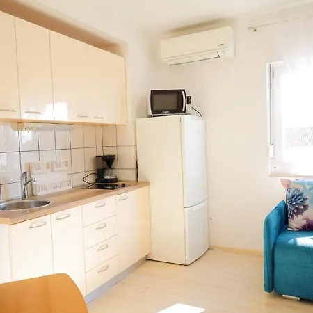 The Florens Near The With The Pool, Bbq And Kids Playground, Diklo Apartment *