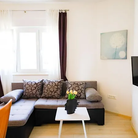The Florens Near The With The Pool, Bbq And Kids Playground, Diklo * Zadar