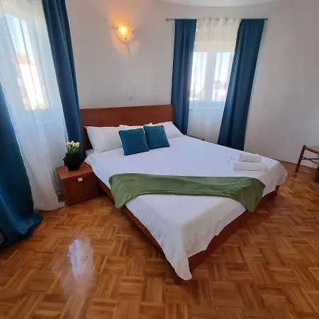 The Florens Near The With The Pool, Bbq And Kids Playground, Diklo Zadar