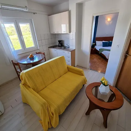 Apartment The Florens Near The With The Pool, Bbq And Kids Playground, Diklo