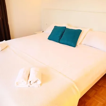Apartment The Florens Near The With The Pool, Bbq And Kids Playground, Diklo