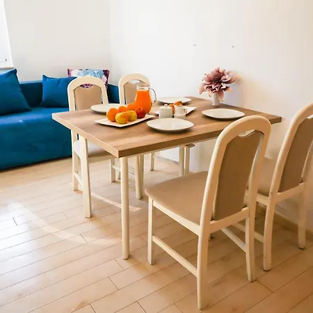 The Florens Near The With The Pool, Bbq And Kids Playground, Diklo