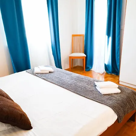 Apartment The Florens Near The With The Pool, Bbq And Kids Playground, Diklo *