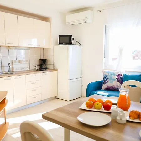The Florens Near The With The Pool, Bbq And Kids Playground, Diklo Apartment Zadar