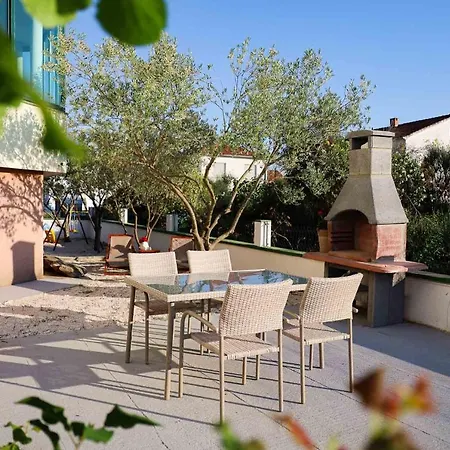 Apartment The Florens Near The With The Pool, Bbq And Kids Playground, Diklo Zadar