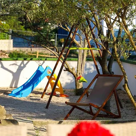 The Florens Near The With The Pool, Bbq And Kids Playground, Diklo *