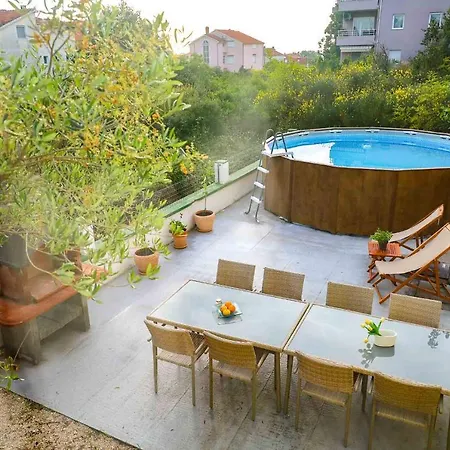 The Florens Near The With The Pool, Bbq And Kids Playground, Diklo Apartment *