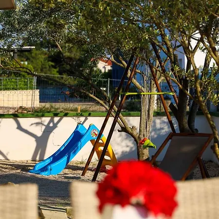 The Florens Near The With The Pool, Bbq And Kids Playground, Diklo *