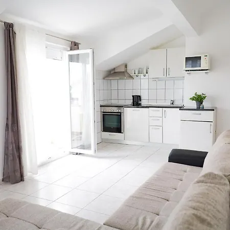 Apartment The Florens Near The With The Pool, Bbq And Kids Playground, Diklo