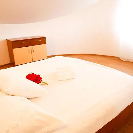 The Florens Near The With The Pool, Bbq And Kids Playground, Diklo Zadar