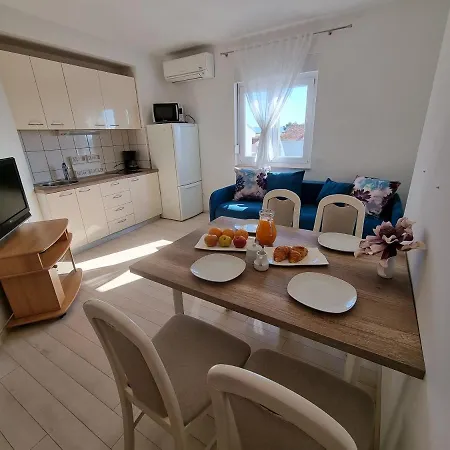 The Florens Near The With The Pool, Bbq And Kids Playground, Diklo Apartment