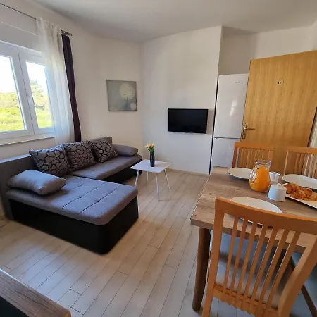 Apartment The Florens Near The With The Pool, Bbq And Kids Playground, Diklo *