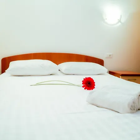 The Florens Near The With The Pool, Bbq And Kids Playground, Diklo * Zadar