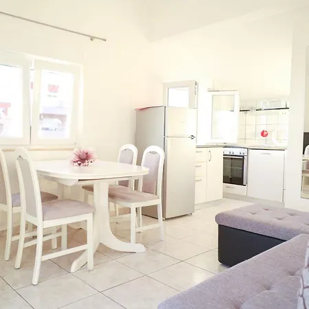 Zadar, The Florens - Near The With The New Pool & Garden, Bbq And Kids Playground Задар