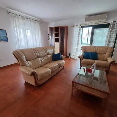 Apartment The Florens Near The With The Pool, Bbq And Kids Playground, Diklo Zadar