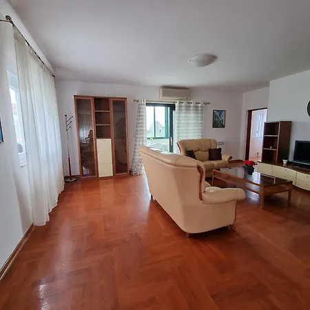 Zadar, The Florens - Near The With The New Pool & Garden, Bbq And Kids Playground Lejlighed *