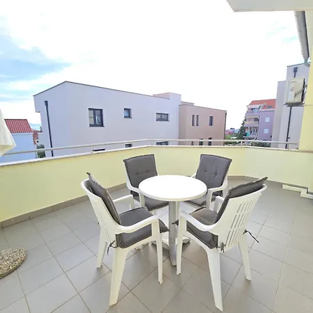 Apartamento Zadar, The Florens - Near The With The New Pool & Garden, Bbq And Kids Playground